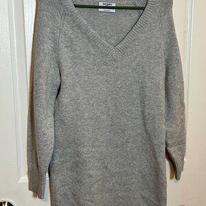 Old Navy Women's V-Neck Sweater in Gray